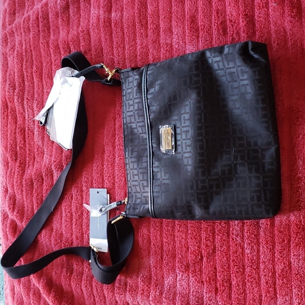 Tommy Hilfiger Cross bag with change purse 💖